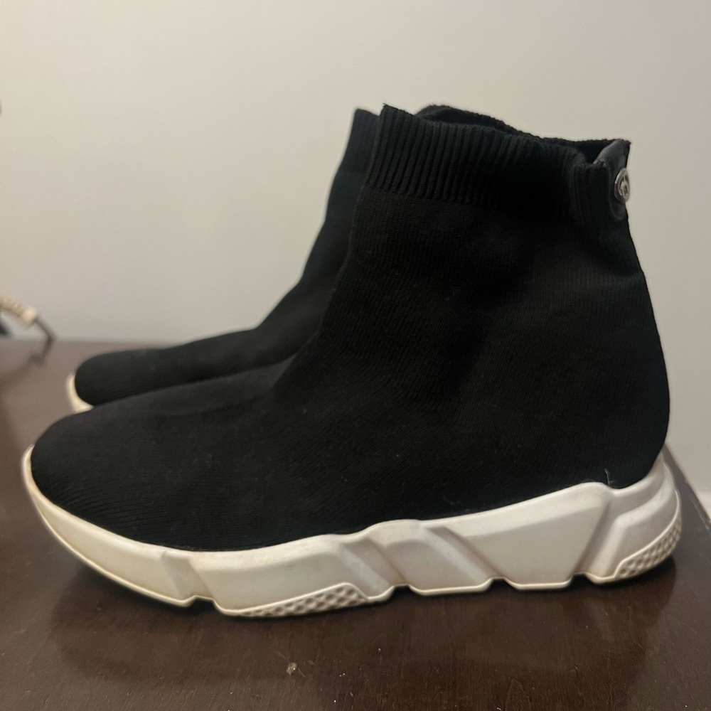 Wishbone sock shoe